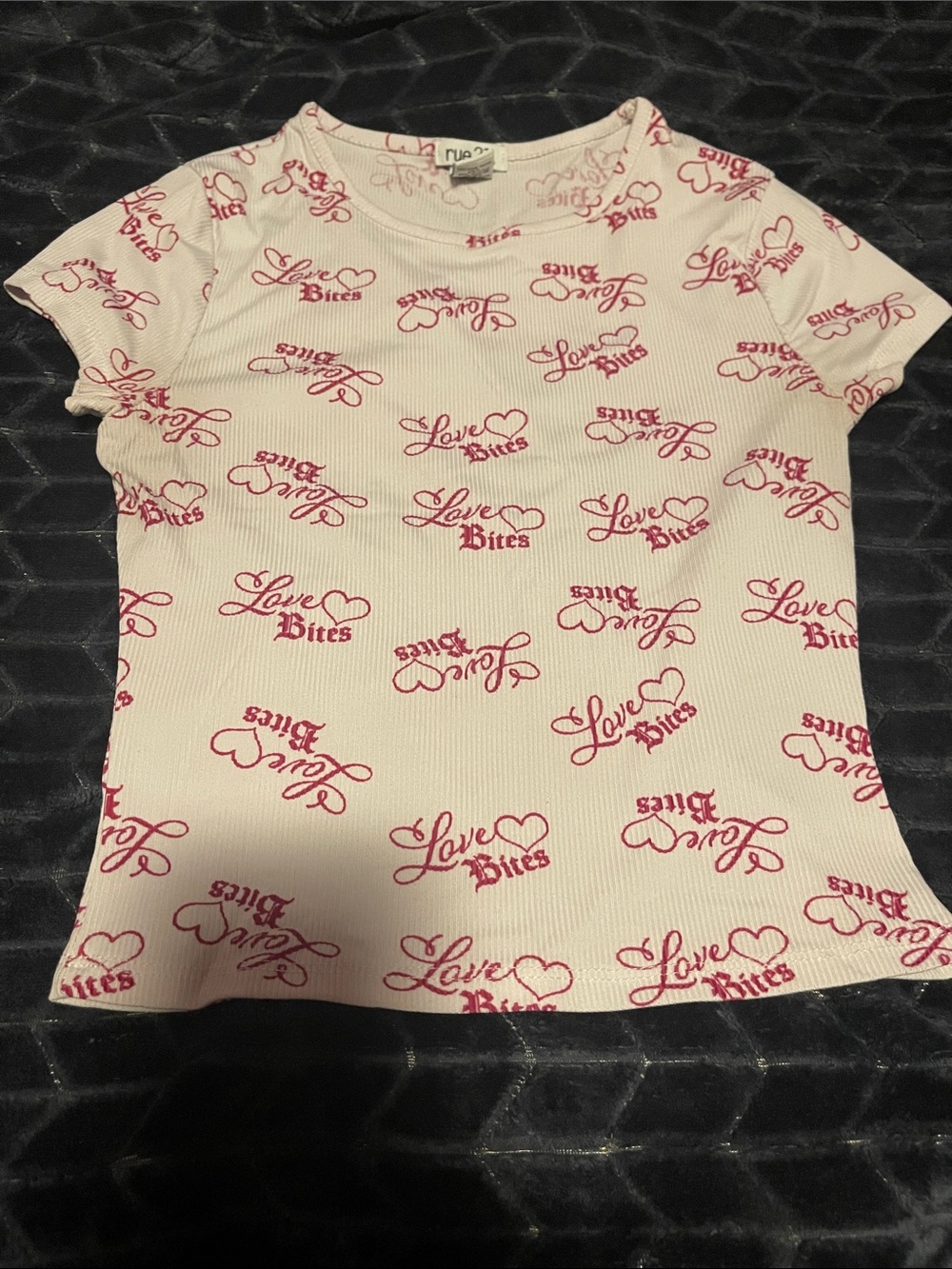 Rue21 Cream Short Sleeve Ribbed Tee with Pink "Love Bites" Print
